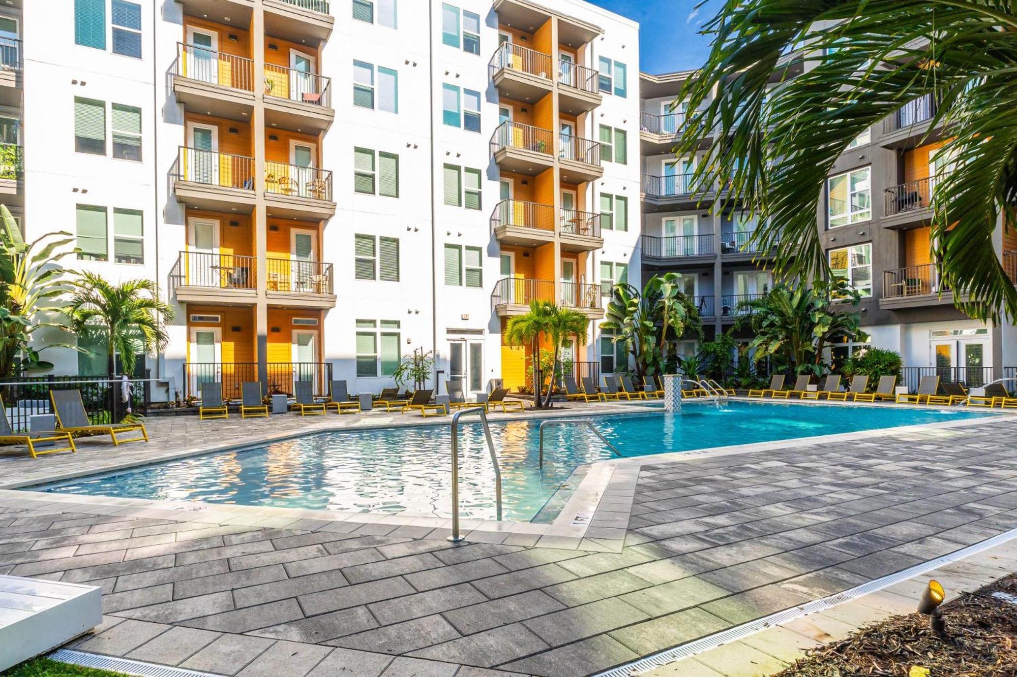 Tropicana Field 1 Bed In Downtown St Pete With Free Parking سانت بطرسبرج المظهر الخارجي الصورة