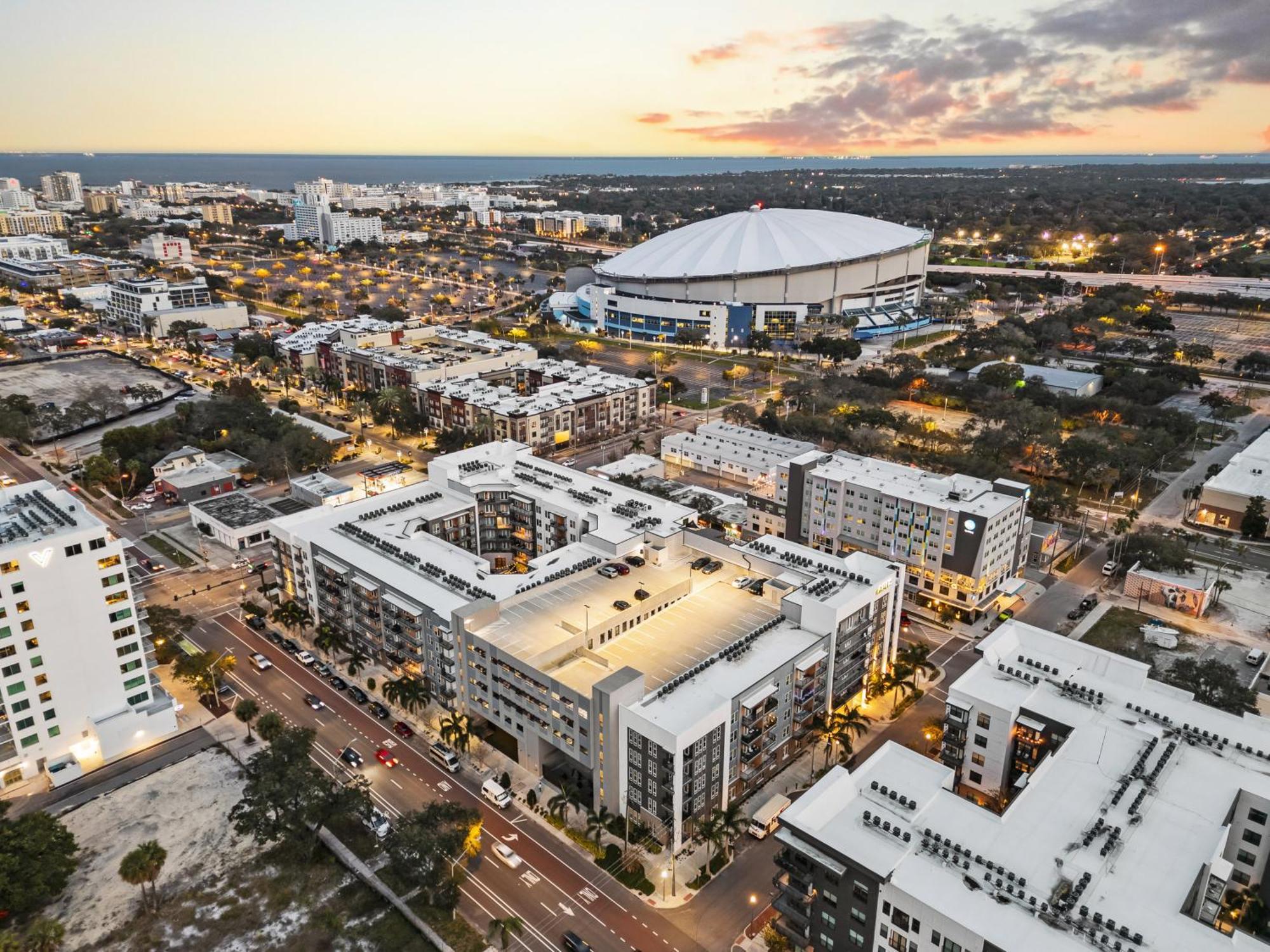 Tropicana Field 1 Bed In Downtown St Pete With Free Parking سانت بطرسبرج المظهر الخارجي الصورة
